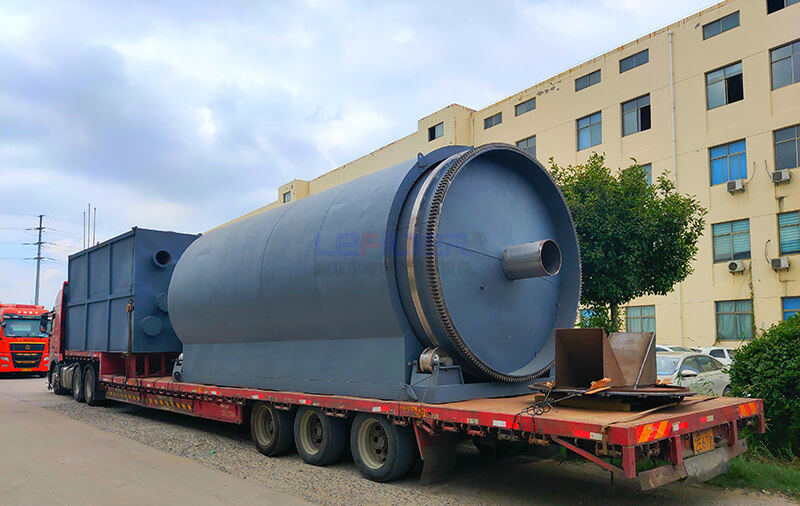 油泥熱裂解炭化設(shè)備裝車發(fā)貨 油泥熱裂解炭化設(shè)備裝車發(fā)貨